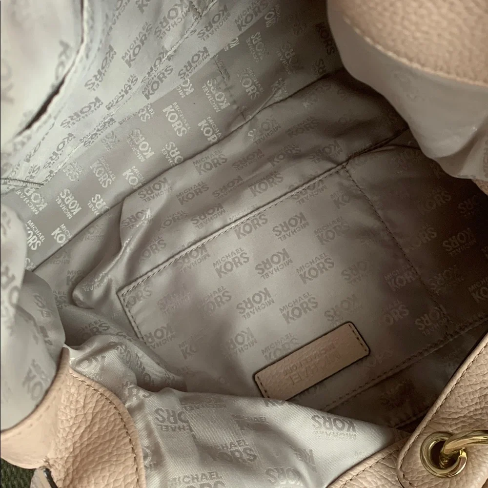 Michael Kors Leather Blush Hobo Bag with Dustbag. - Picture 6 of 15